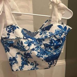 Cute cropped floral top